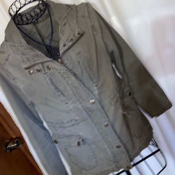 GU Stressed jacket size medium olive green how and right elbow sleeve raveled - Picture 1 of 7